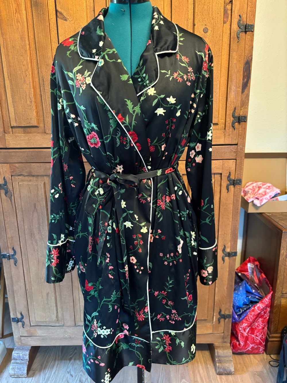 Gilligan & O'Malley Black Floral Satin Robe